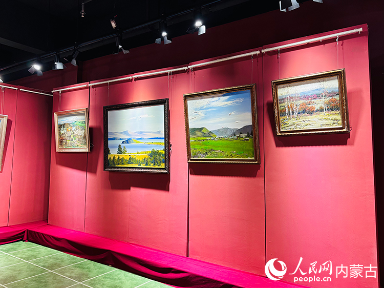 油畫寫生基地中展示的作品。人民網記者 張聿修攝