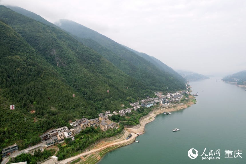 位于長江南岸的三峽里·竹枝村。人民網(wǎng)記者 劉政寧攝