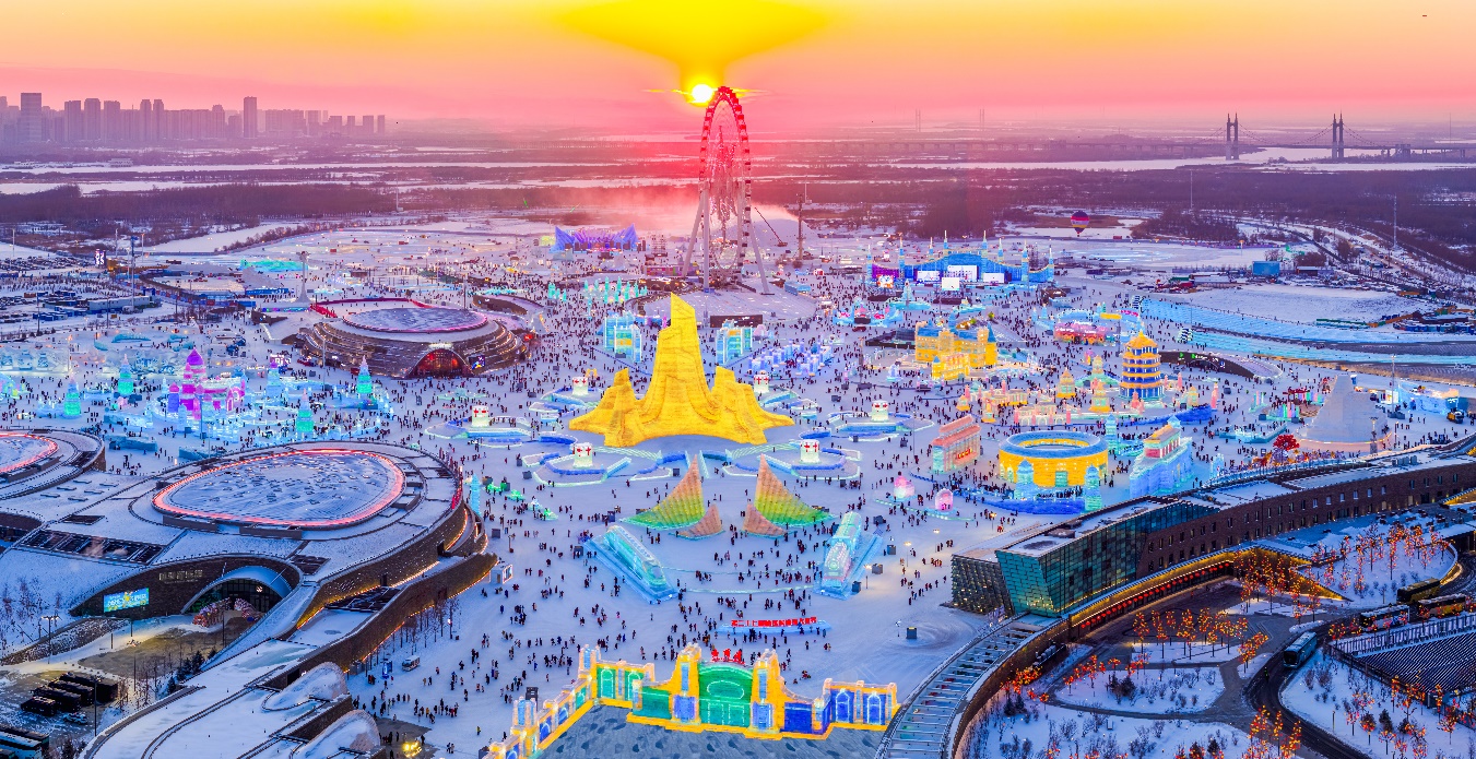哈爾濱冰雪大世界迎來(lái)“開門紅”。人民網(wǎng)記者 蘇靖剛攝