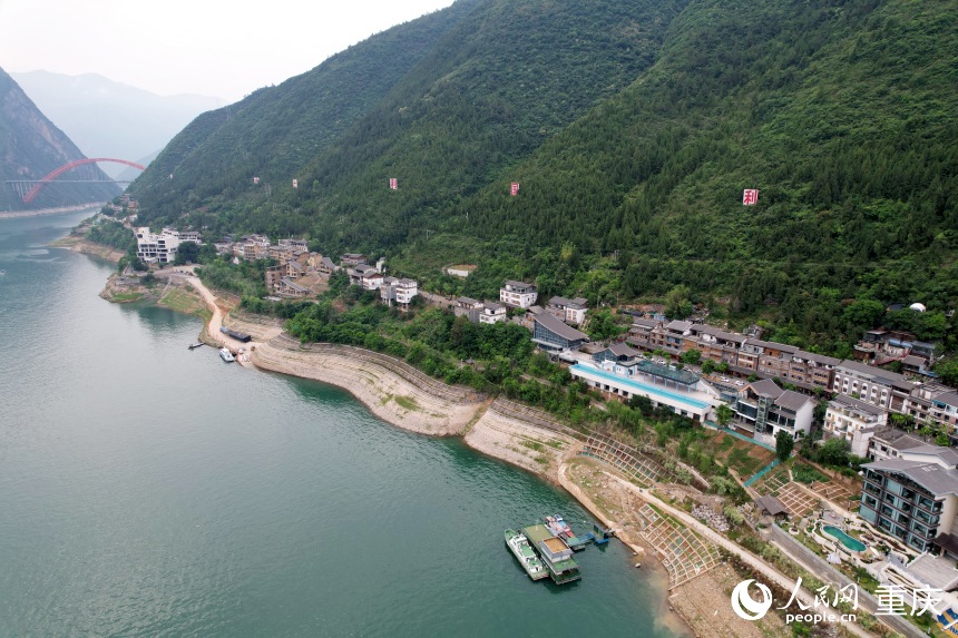 三峽里·竹枝村全長2.5公里，如一條絲帶分布于長江沿線。人民網(wǎng)記者 劉政寧攝