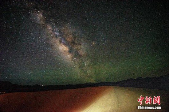 圖為6月20日晚，高原銀河風(fēng)光。曹枝清 攝