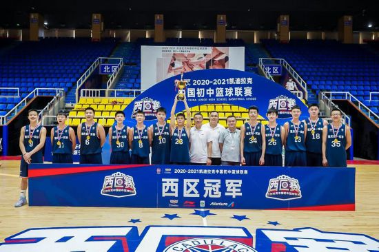 重慶市第一實(shí)驗(yàn)中學(xué)校籃球隊(duì)獲得冠軍。
